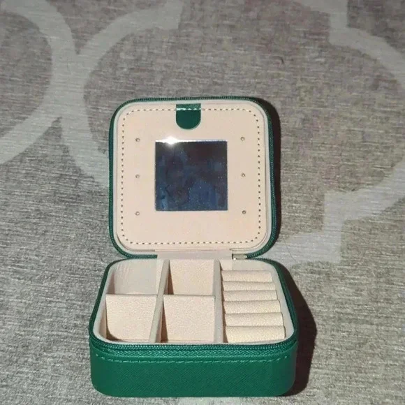 Green Travel Jewelry Case with Mirror, Vegan Leather, Gifts for Women - Picture 4 of 5